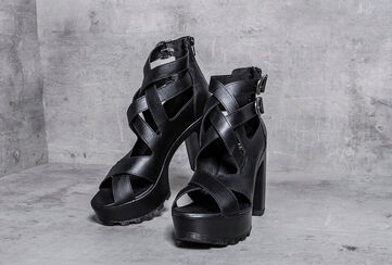 Complete your favourite look. / Discover shoes