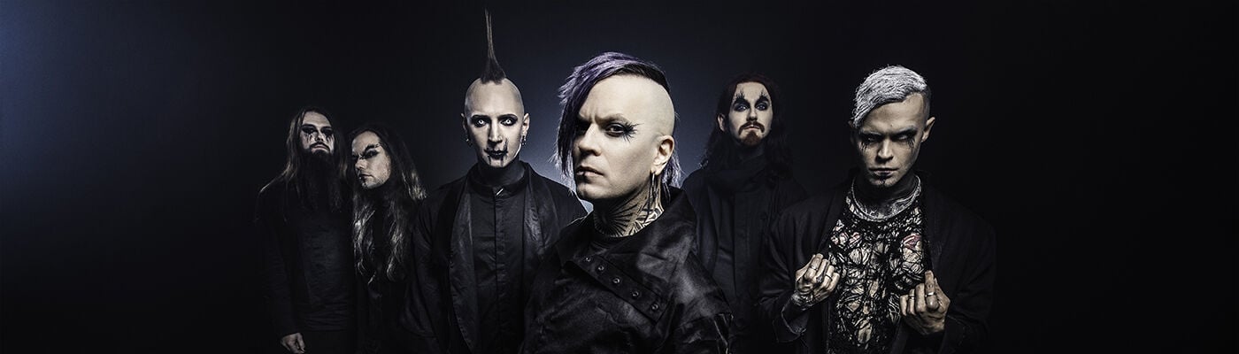 Merch fitting with Chris Harms!