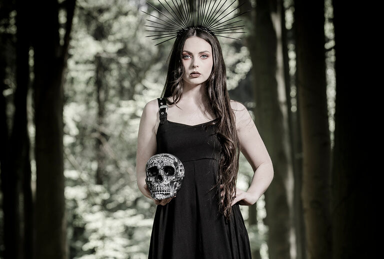 Gothic Women / Discover now!