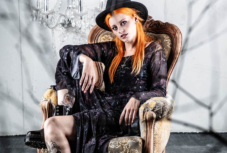 Mystical Woods / Mystical Woods transports you to a whimsical gothic world: witchcraft herbs, moths and celestial motifs are printed, embroidered and embossed on flowing fabrics. The inspiration comes from the flowing outfits of Stevie Nicks and pop-culture witch classics such as "Charmed". This &ldquo;Whimsigoth&rdquo; style is the more colourful, younger witchy sister of the romantic goth style.One of the highlights of the summer collection is a brimmed hat made from high-quality 100% wool felt with embroidery on the inner brim. We&rsquo;ve opted for 100% wool to ensure the very best quality, so you can enjoy this item for years to come. / Discover now!