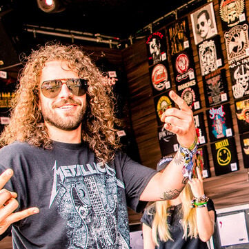 Hundreds of T-shirts, all just €16.99 each* / It’s time to get festival-ready with us! / Shop smart!